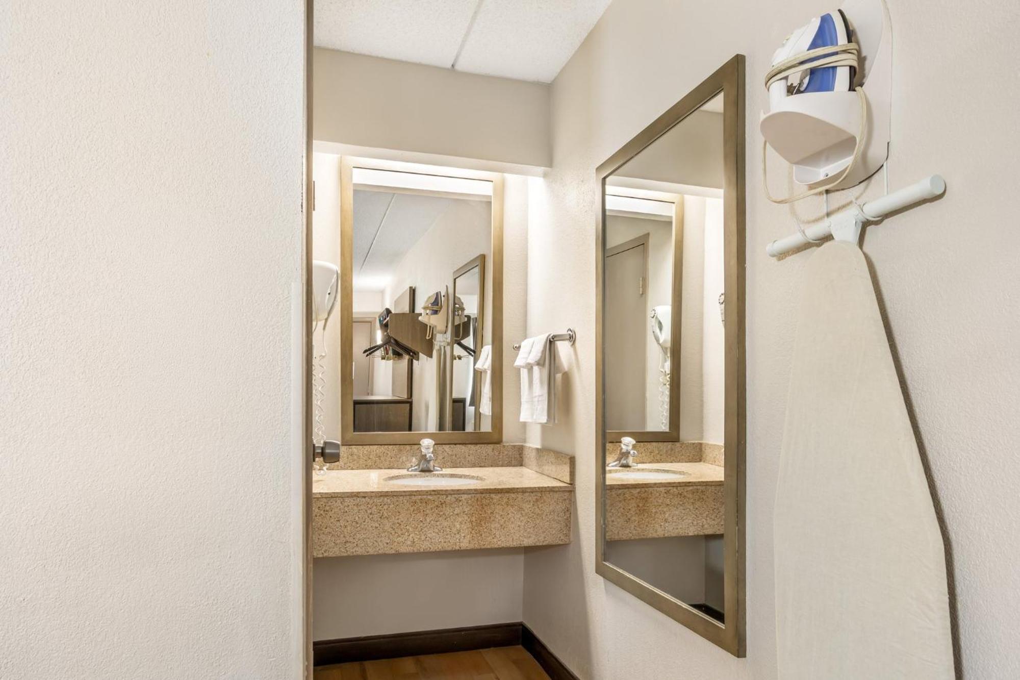 Red Roof Inn Tinton Falls-Jersey Shore Ngoại thất bức ảnh