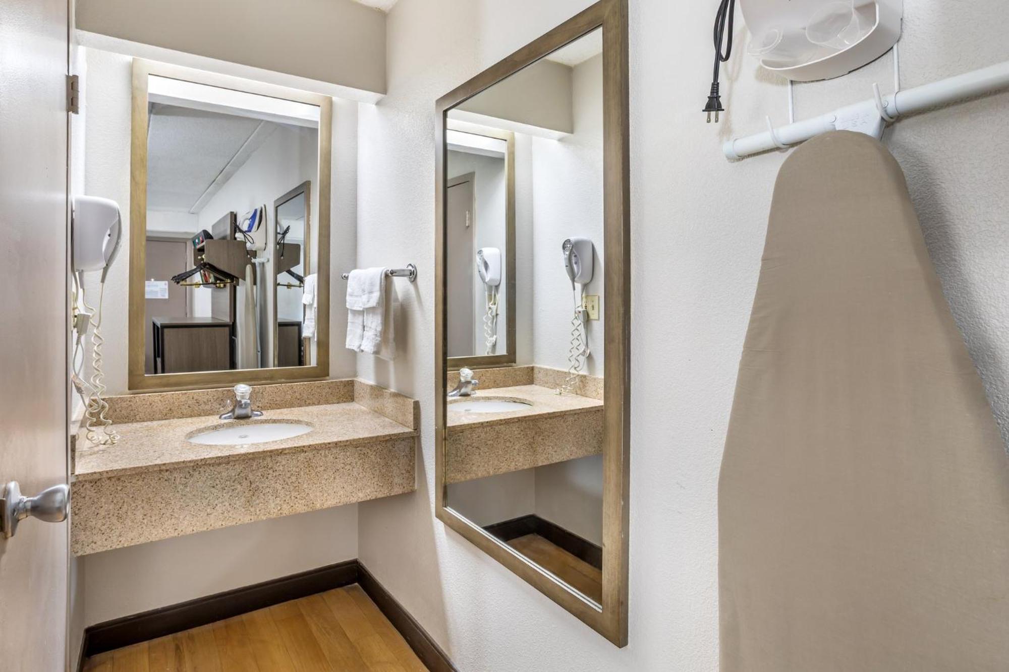 Red Roof Inn Tinton Falls-Jersey Shore Ngoại thất bức ảnh